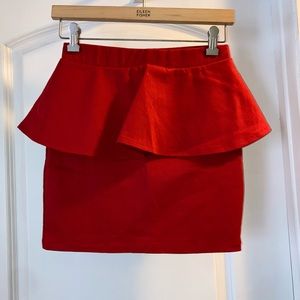 Red mini skirt. Size:M BRAND NEW!! Zara.